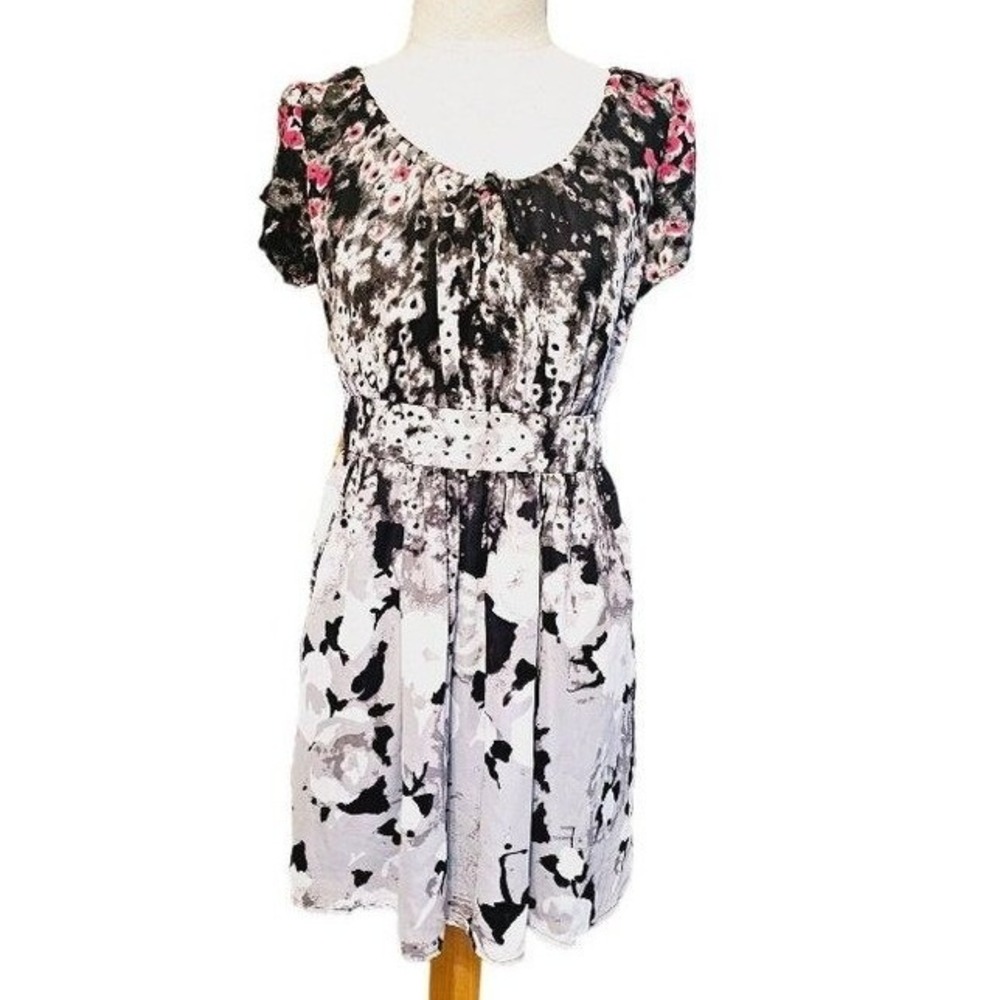 Kimchi‎ anthro dress size Medium fit flare abstract floral print